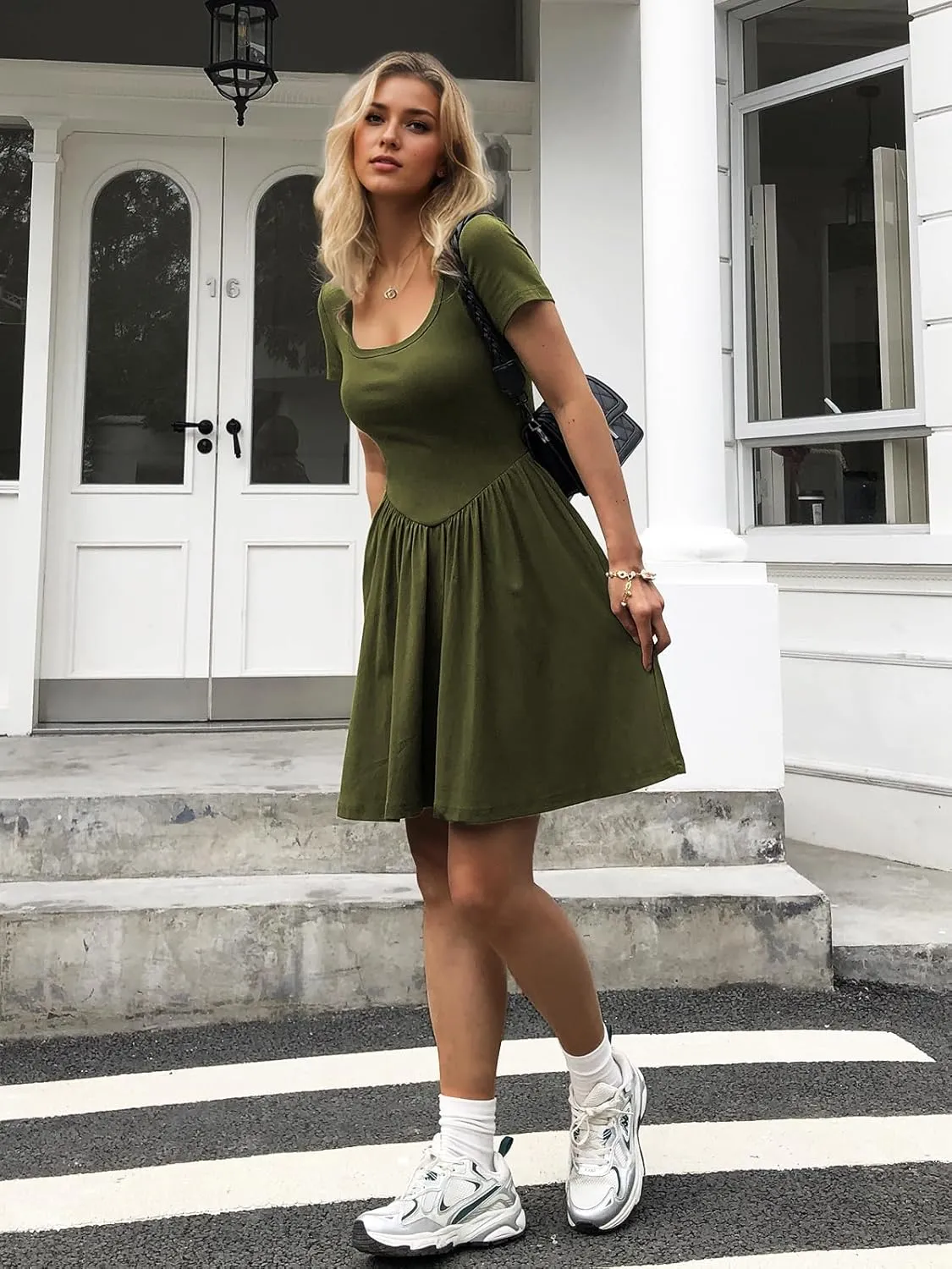 Women's Summer Casual Short Sleeve Mini Dress Square Neck A Line Pleated Swing Dresses Basic Short Dress with Pockets
